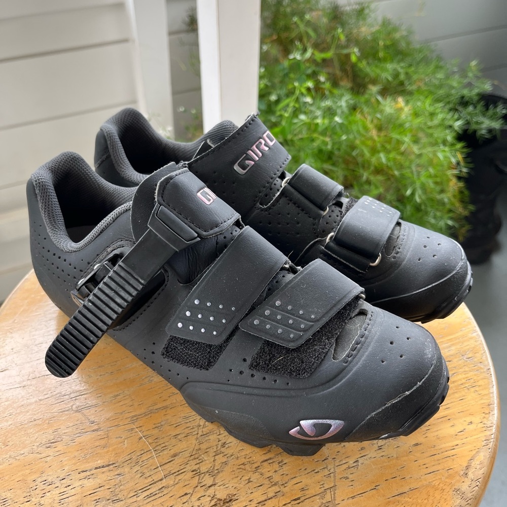 Giro Manta women’s cycling shoes